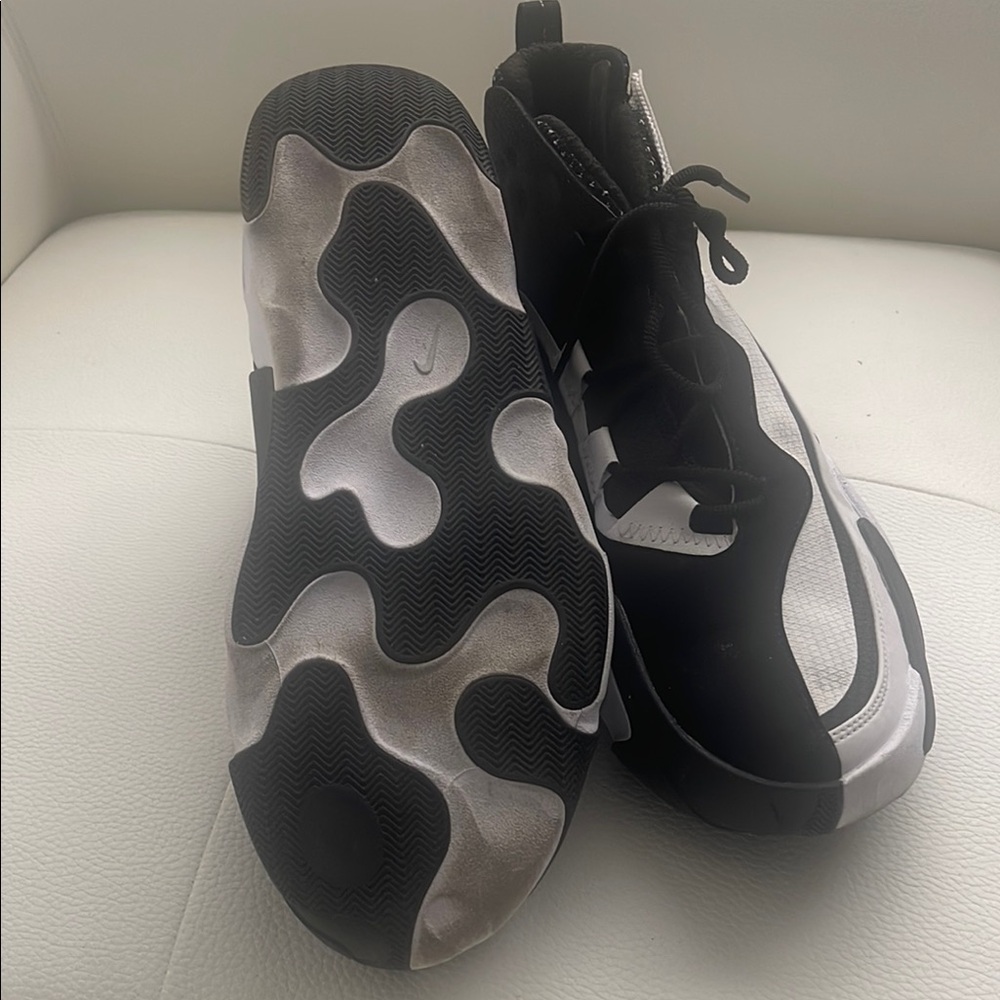 Nike Black and White - Picture 7 of 10